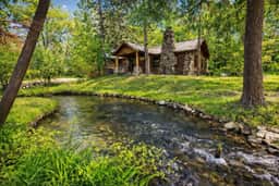 Exclusive 2 Chalet Stay|HotTub|Fireplace|Beachside