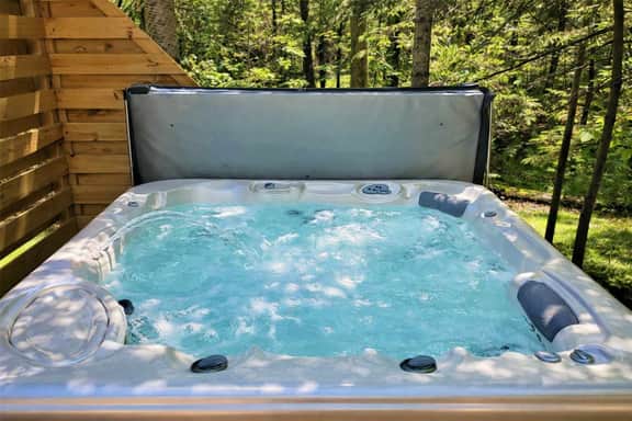 Exclusive 2 Chalet Stay|HotTub|Fireplace|Beachside