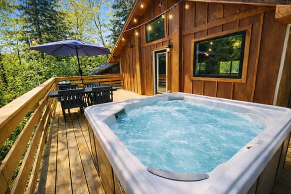WalkToBeach HotTub Fireplace Authentically North